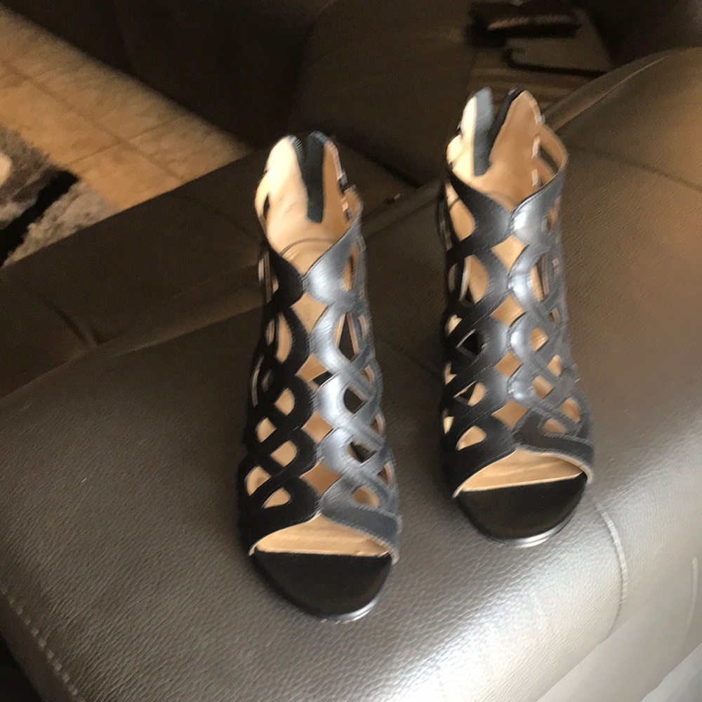 Ladies size 7 1/2 wedge zip up back